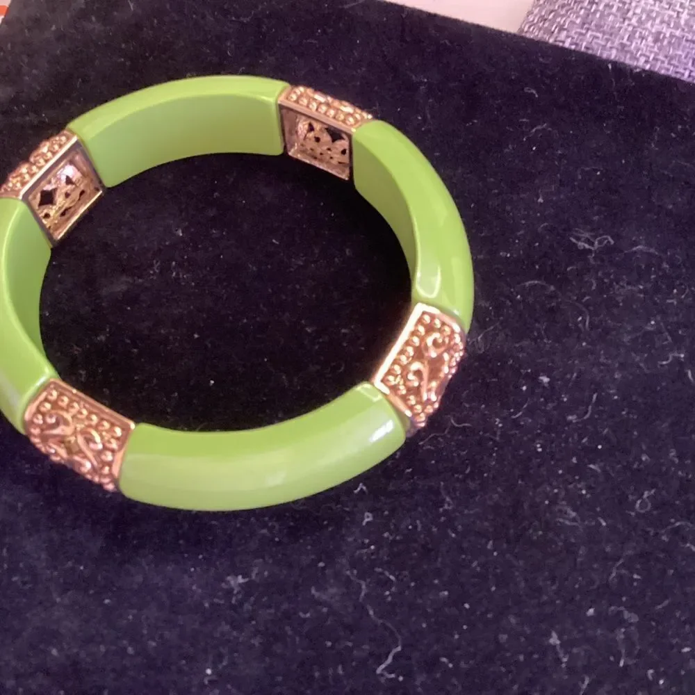 Lime Green and Goldtone Elasticized Acrylic Bracelet